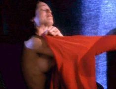 Голая Кристин Минтер в фильме «Хищный огонь» фото #12