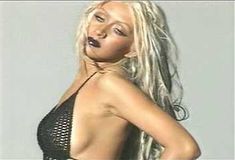 Кристина Агилера показала голую грудь на MTV Diary фото #1