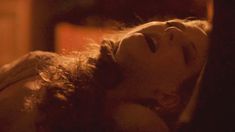 Голая грудь Кристины Коул в сериале «Больница Никербокер» фото #1