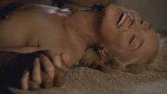 Голая Кэйтлин Фицджералд в сериале «Мастера секса» фото #4