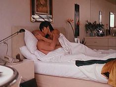 Голая Кэролин Лью в фильме «Победить или умереть» фото #5