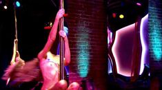 Кэти Кэссиди засветила грудь в фильме «Смерть в эфире» фото #8