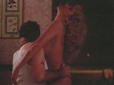 Голая Кэти Шоуэр в фильме «До крайнего предела» фото #1