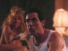 Голая Кэти Шоуэр в фильме «До крайнего предела» фото #4