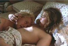 Голая Кэтлин Тёрнер в фильме «Редкая порода» фото #7