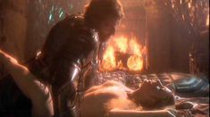 Голая Кэтрин Бурмен в фильме «Экскалибур» фото #3