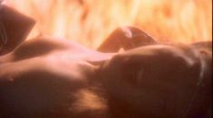 Голая Кэтрин Бурмен в фильме «Экскалибур» фото #4