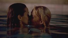 Голая попка Кэтрин ЛаНаса в сериале «Супружеский долг» фото #4