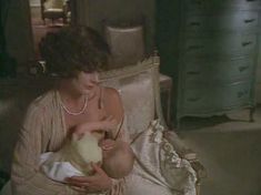 Кэтрин Росс засветила грудь в фильме «Бетси» фото #3