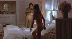 Голая Кэтрин Харольд в фильме «Современный роман» фото #1