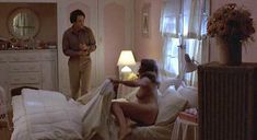 Голая Кэтрин Харольд в фильме «Современный роман» фото #3