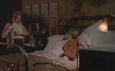 Голая Кэтрин Харрисон в фильме «Черная луна» фото #2