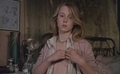 Голая Кэтрин Харрисон в фильме «Черная луна» фото #5