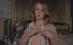 Голая Кэтрин Харрисон в фильме «Черная луна» фото #6