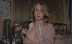 Голая Кэтрин Харрисон в фильме «Черная луна» фото #7