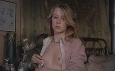 Голая Кэтрин Харрисон в фильме «Черная луна» фото #8