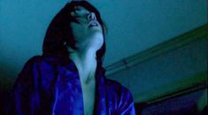 Голая Кэтрин Эрбе в фильме «Отзвуки эха» фото #7