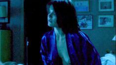 Голая Кэтрин Эрбе в фильме «Отзвуки эха» фото #11