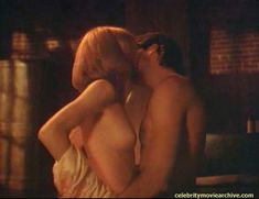 Голая грудь Лалы Слоутмен в фильме «Амитивилль 7. Новое поколение» фото #1