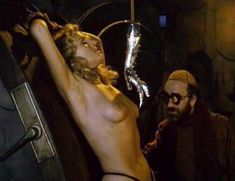 Голая Лана Кларксон в фильме «Королева варваров» фото #5