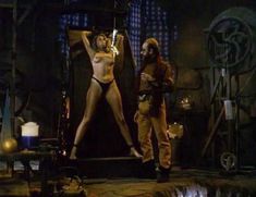 Голая Лана Кларксон в фильме «Королева варваров» фото #6