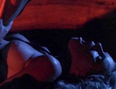 Голая Лана Кларксон в фильме «Ловчий смерти» фото #7