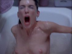 Голая Лара Флинн Бойл в фильме «Коварный план Сюзан» фото #12