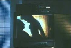 Голая Лара Флинн Бойл в фильме «Прошедшее время» фото #5