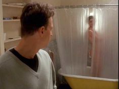 Голая Лара Флинн Бойл в фильме «Трое»