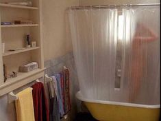 Голая Лара Флинн Бойл в фильме «Трое»