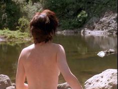 Голая Лара Флинн Бойл в фильме «Трое»