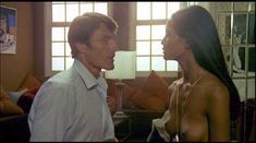 Голая Лаура Гемсер в фильме «Эммануэль в Америке» фото #49