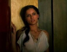 Засвет сосков Леонор Варела в сериале «Клеопатра» фото #14