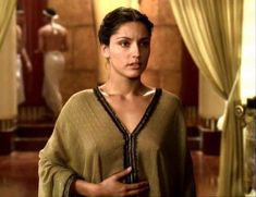 Засвет сосков Леонор Варела в сериале «Клеопатра» фото #39