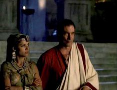 Засвет сосков Леонор Варела в сериале «Клеопатра» фото #51