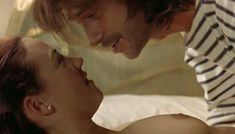 Полностью голая Леонор Уотлинг в фильме «Шум моря» фото #8