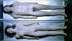 Полностью голая Леонор Уотлинг в фильме «Шум моря» фото #22