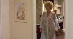 Голая Лесли Истербрук в фильме «Частный курорт» фото #6