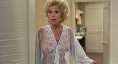 Голая Лесли Истербрук в фильме «Частный курорт» фото #8