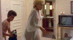 Голая Лесли Истербрук в фильме «Частный курорт» фото #10