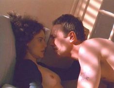 Голая Лесли Хоуп в фильме «Париж, Франция» фото #35