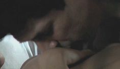 Голая Летиция Каста в сериале «Голубой велосипед» фото #8