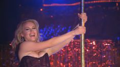 Ливэн Рамбин засветила сосок в сериале «Прохвосты» фото #3