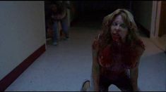 Голая Лиза Артуро в фильме «Пожираемые заживо» фото #12