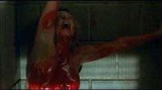 Голая Лиза Артуро в фильме «Пожираемые заживо» фото #16