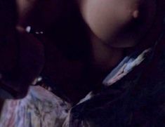 Голая Лиза Бойл в фильме «Тайное оружие» фото #7