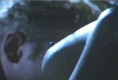 Голая грудь Лизы Боне в фильме «Смертельная связь» фото #2