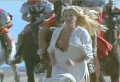 Голая Лиза Дерган в фильме «Арена» фото #1