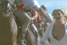 Голая Лиза Дерган в фильме «Арена» фото #3