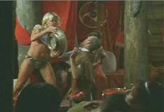 Голая Лиза Дерган в фильме «Арена» фото #5